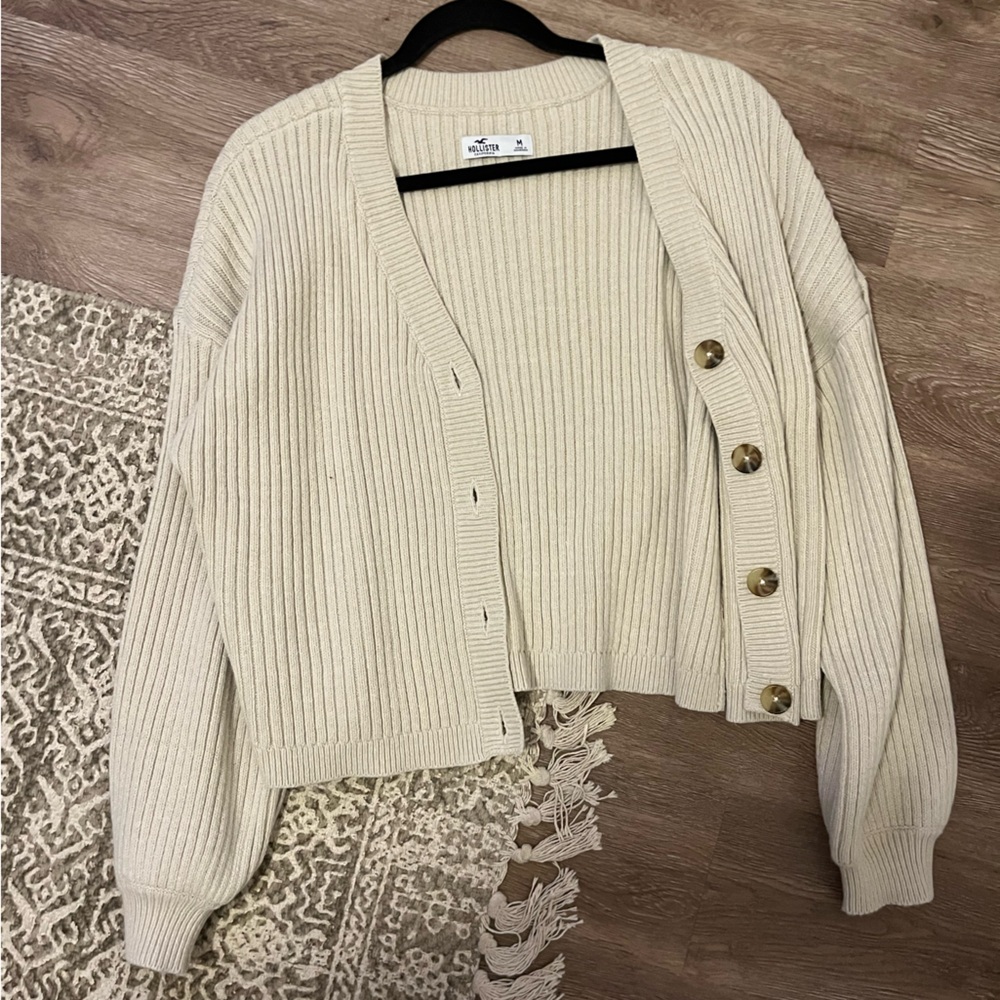 Hollister Cream Ribbed Button-Front Cropped Cardigan